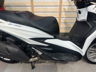 Piaggio Beverly 400 2021-thumb-8