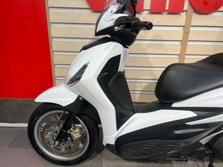 Piaggio Beverly 400 2021-thumb-16