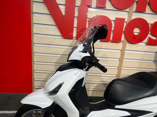 Piaggio Beverly 400 2021-thumb-17