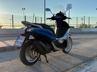 Piaggio Beverly 300 2011-thumb-2