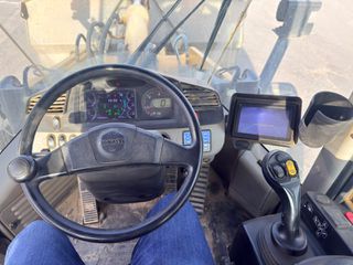 Φορτωτής Με Λάστιχα Komatsu 2017 WA 380-8-thumb-6