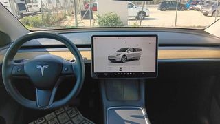 Tesla Model Y 2023 PREMIUM-thumb-8