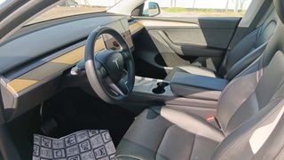 Tesla Model Y 2023 PREMIUM-thumb-6