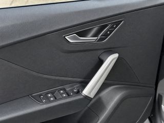 Audi Q2 2017 30 TDI S tronic-thumb-8