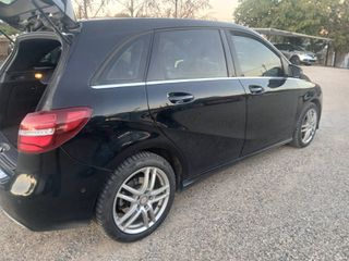 Mercedes-Benz B 180 2016-thumb-10
