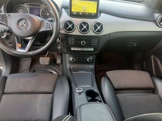 Mercedes-Benz B 180 2016-thumb-24