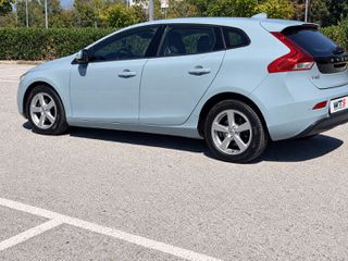 Volvo V40 2020 V40 D2-thumb-4