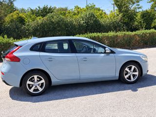 Volvo V40 2020 V40 D2-thumb-8