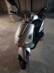 Piaggio Fly 125 2010-thumb-2