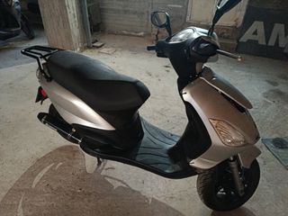 Piaggio Fly 125 2010-thumb-3