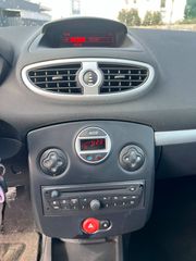 Renault Clio 2010-thumb-6