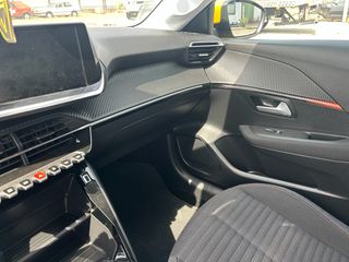Peugeot 208 2021-thumb-14