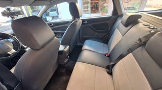Ford Focus 2011 STATION WAGON-thumb-4