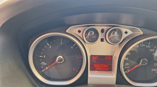 Ford Focus 2011 STATION WAGON-thumb-5