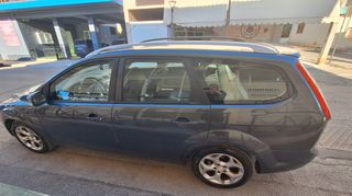 Ford Focus 2011 STATION WAGON-thumb-9