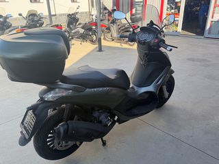 Piaggio Beverly 300 2018-thumb-3