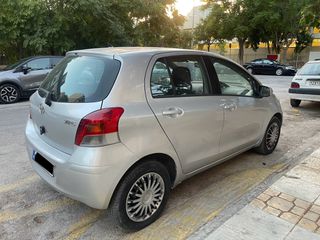 Toyota Yaris 2009-thumb-3