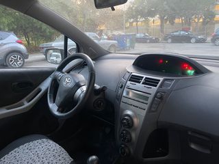 Toyota Yaris 2009-thumb-5