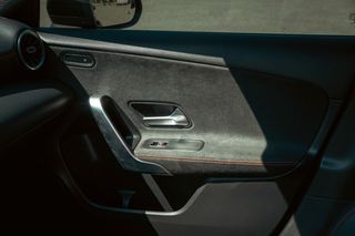 Mercedes-Benz A 200 2020-thumb-42