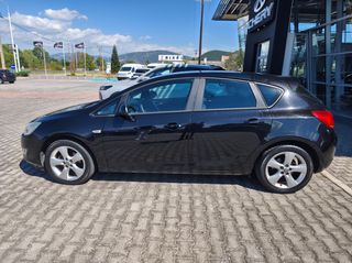 Opel Astra 2010-thumb-1