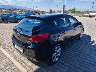Opel Astra 2010-thumb-3