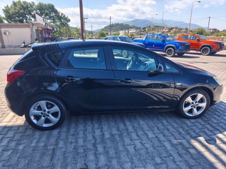 Opel Astra 2010-thumb-4