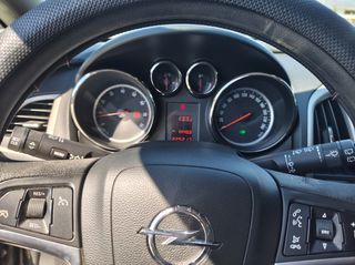 Opel Astra 2010-thumb-7