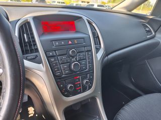 Opel Astra 2010-thumb-8