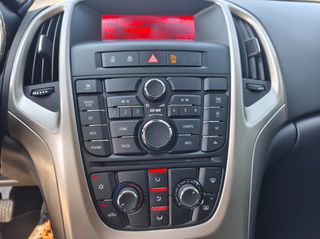 Opel Astra 2010-thumb-9