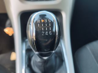 Opel Astra 2010-thumb-10