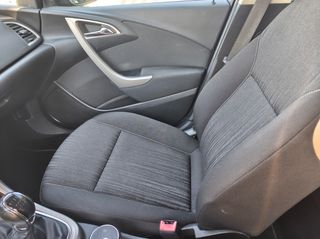 Opel Astra 2010-thumb-14