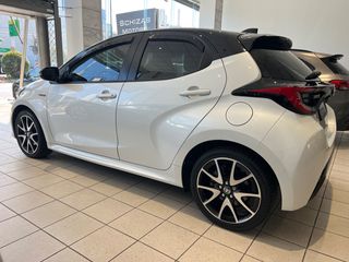 Toyota Yaris 2021 Premier Edition-thumb-3