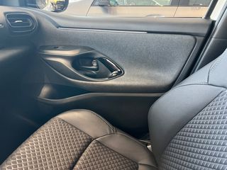 Toyota Yaris 2021 Premier Edition-thumb-24