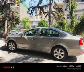Skoda Octavia 2011-thumb-3