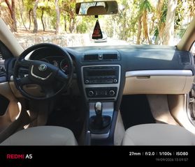 Skoda Octavia 2011-thumb-8