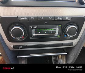 Skoda Octavia 2011-thumb-11
