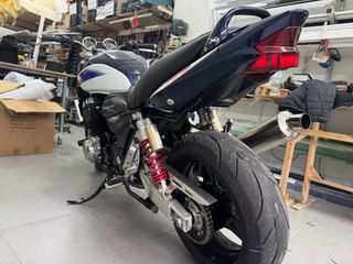 Suzuki GSX 1400 2007 LIMITED EDITION-thumb-2