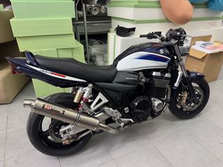 Suzuki GSX 1400 2007 LIMITED EDITION-thumb-3