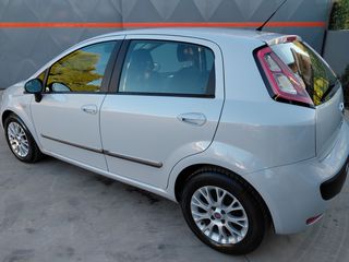 Fiat Punto 2012-thumb-13
