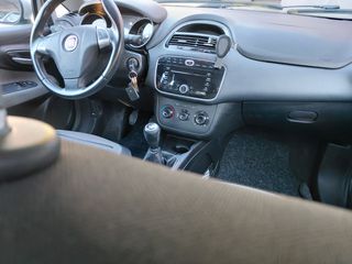 Fiat Punto 2012-thumb-20