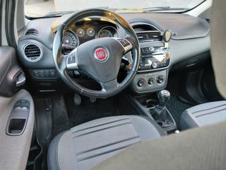 Fiat Punto 2012-thumb-22