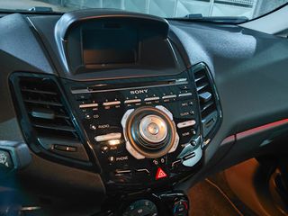 Ford Fiesta 2016-thumb-25