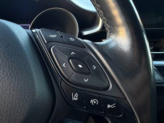 Toyota C-HR 2017 Automatic-thumb-41