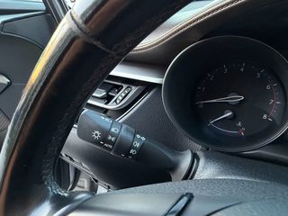 Toyota C-HR 2017 Automatic-thumb-42