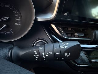Toyota C-HR 2017 Automatic-thumb-43