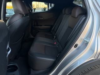 Toyota C-HR 2017 Automatic-thumb-30