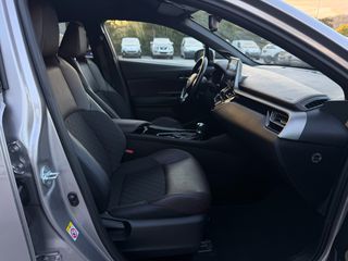 Toyota C-HR 2017 Automatic-thumb-34