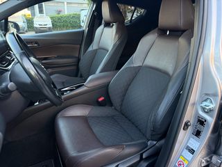 Toyota C-HR 2017 Automatic-thumb-28