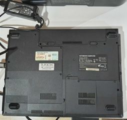 2 laptop και ένα ηχοσύστημα-thumb-1