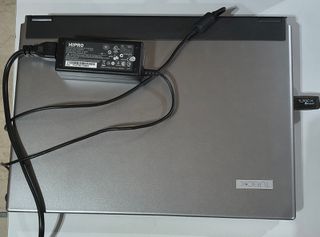 2 laptop και ένα ηχοσύστημα-thumb-2